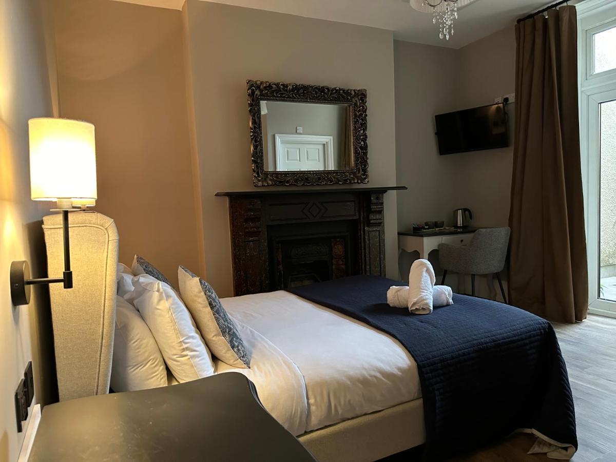 Number One Hundred Bed And Breakfast Кардифф Экстерьер фото